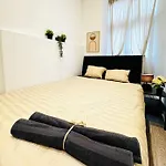 Elegant & Central 5Br Shared Apt In Vienna