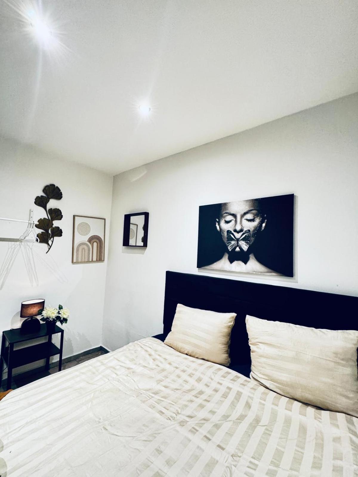 Appartamento Elegant & 5br Shared In